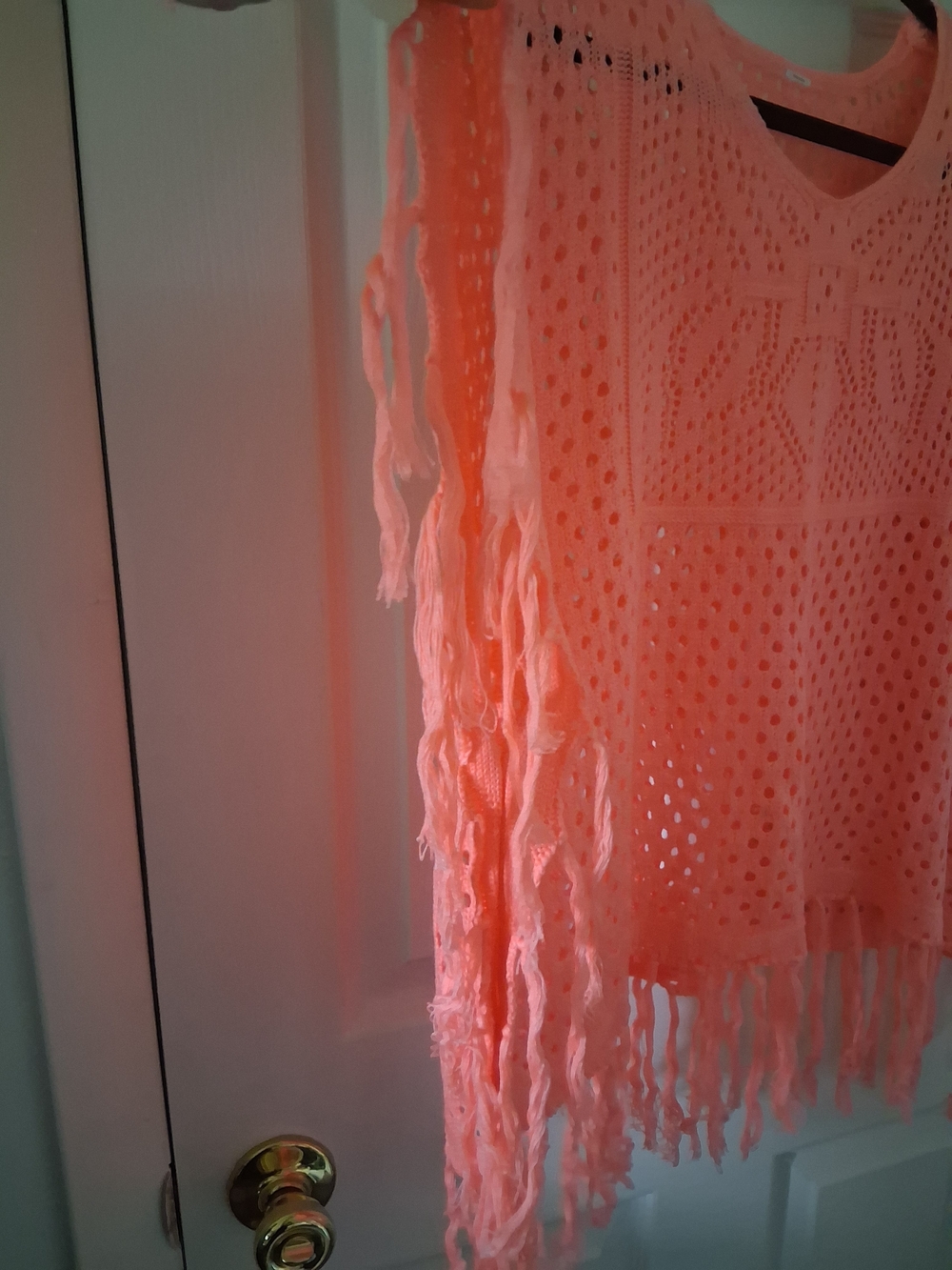 No Boundaries Coral Pink Open-Knit Fringe Poncho - Picture 4 of 4